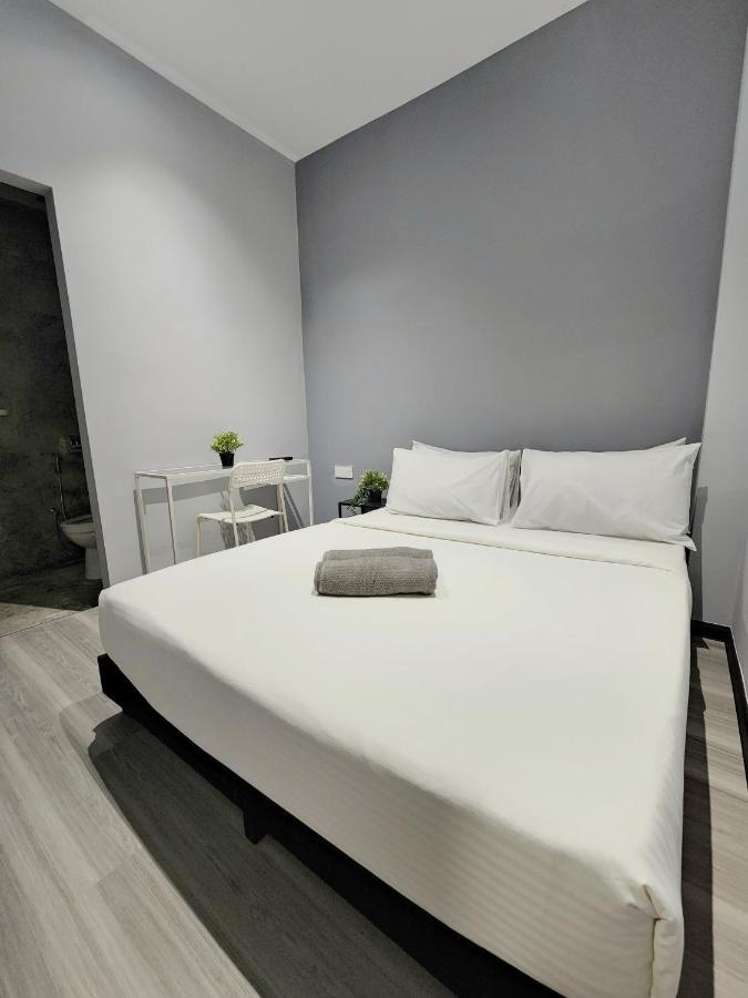 Gurney Coast Guest House By Sky Hive George Town Exteriör bild