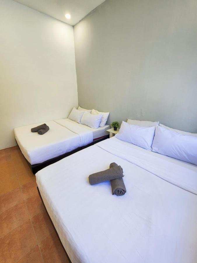Gurney Coast Guest House By Sky Hive George Town Exteriör bild