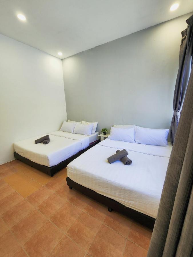 Gurney Coast Guest House By Sky Hive George Town Exteriör bild