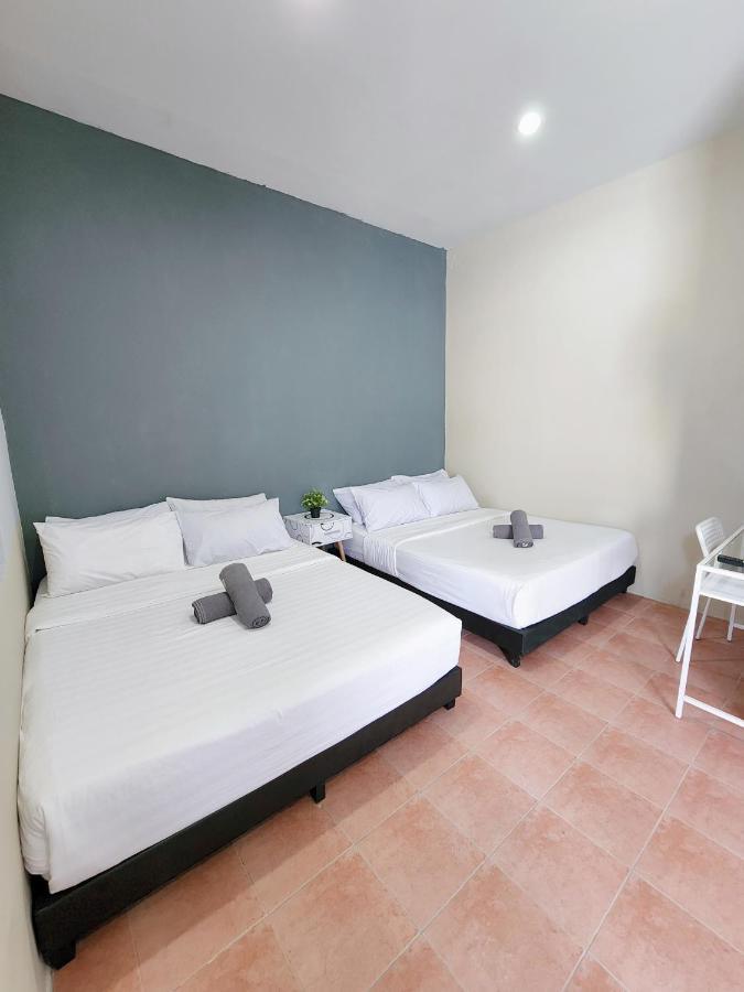 Gurney Coast Guest House By Sky Hive George Town Exteriör bild