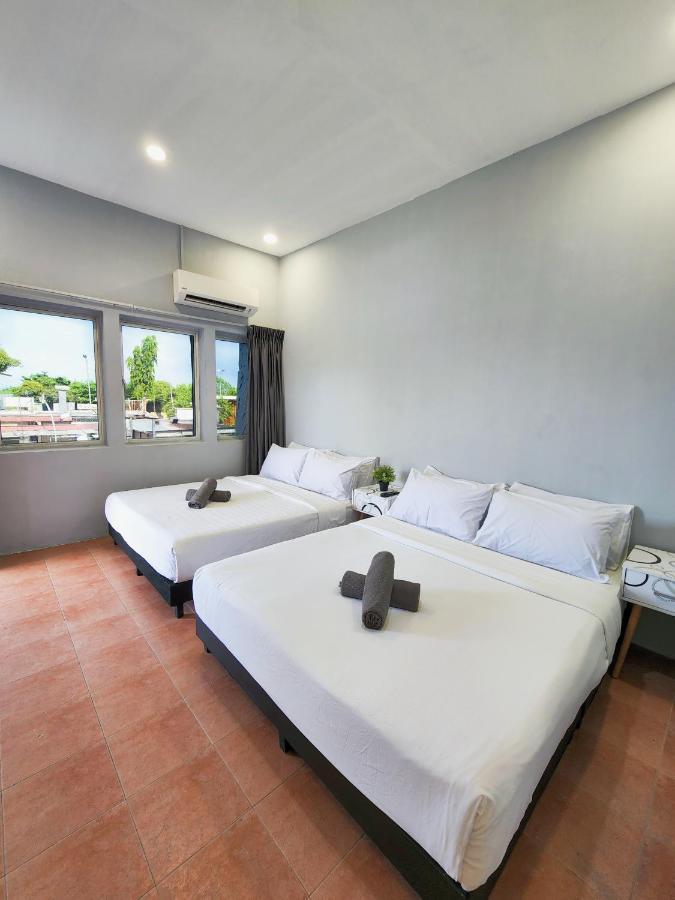 Gurney Coast Guest House By Sky Hive George Town Exteriör bild