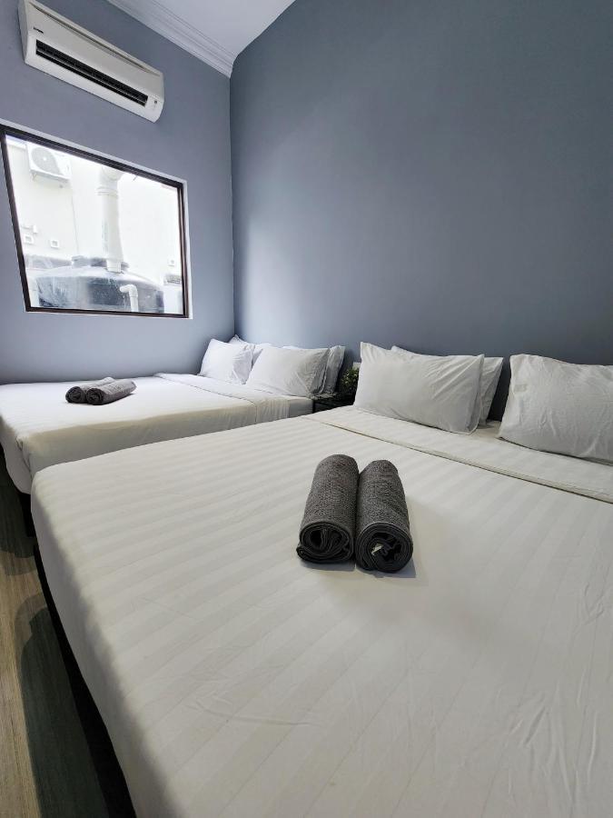 Gurney Coast Guest House By Sky Hive George Town Exteriör bild